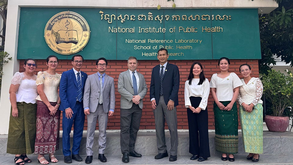 Cambodia National Insitute of Public health groupshot
