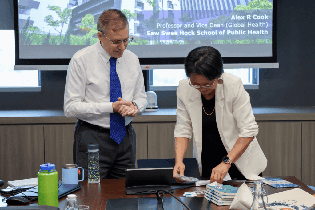 Photo with Dean Prof. Lili Liu Photo with Dean Prof. Lili Liu